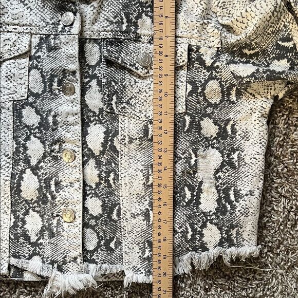 NWOT POL Snake Python Print Denim Jacket Distressed Button Front Pockets Large - Picture 8 of 12